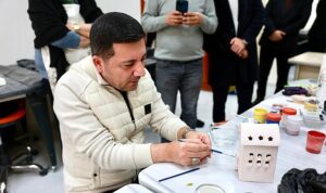 Belediye Başkanımız Rasim Arı, Dekorlu Sırlı Mumluk Boyadı