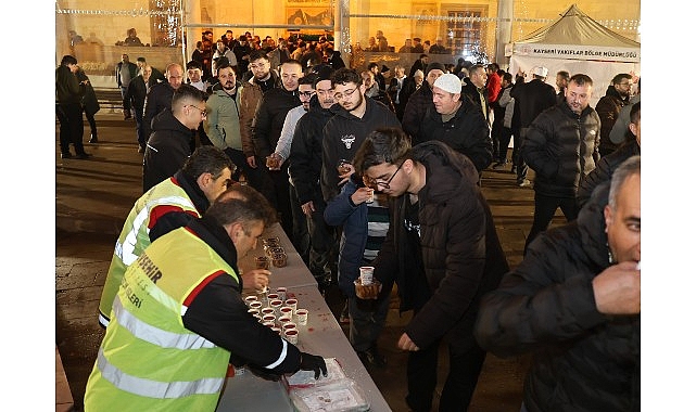 Berat Gecesi’nde Kandil Simidi ve Şerbet Dağıtıldı