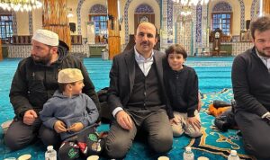 Başkan Altay Kapı Camii’nde Gelenek Olarak Sürdürülen “Ümmet İftarı”nın Bereketine Ortak Oldu