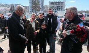 Nevşehir Belediyesi, Kadınlar Günü’nde 5 bin çiçek dağıttı