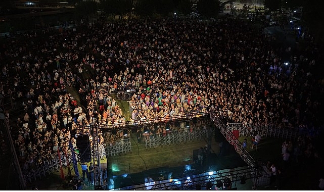 Başkan Çerçioğlu’ndan Tekstil Park’ın Eşsiz Atmosferinde Yaz Konseri