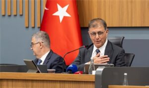 Başkan Tugay’dan Karabağlar dönüşüm ve çöp sorunu için Ankara çağrısı