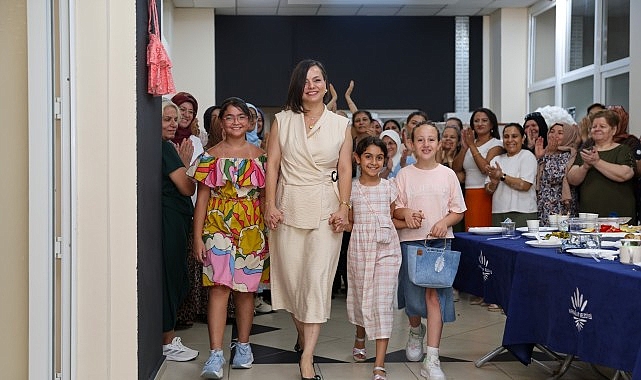 Karabağlar Belediyesi Tekstil Akademi’de Mezuniyet Gururu