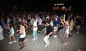 Kemer’de muhteşem Latin dans şovu