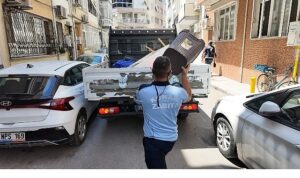 Konak zabıtasından kaldırım işgallerine karşı sıkı denetim