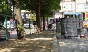 Maltepe’de kaldırım düzenleme çalışmaları sürüyor