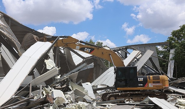 Nilüfer’de toplam 3 bin 300 metrekarelik 3 kaçak yapı yıkıldı