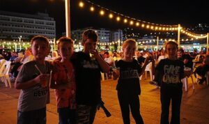 Türküler yankılandı, Yeşil Çam perdeye taşındı