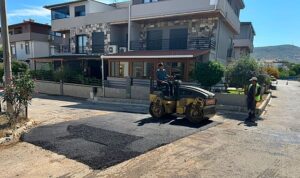 Yenifoça Değirmendere Caddesi’nde Asfalt Çalışmaları Tüm Hızıyla Sürüyor