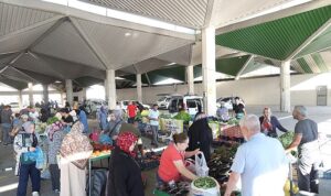 Konya Büyükşehir’in Yerli Ürün Pazarı, Üretici ile Tüketiciyi Doğrudan Buluşturuyor